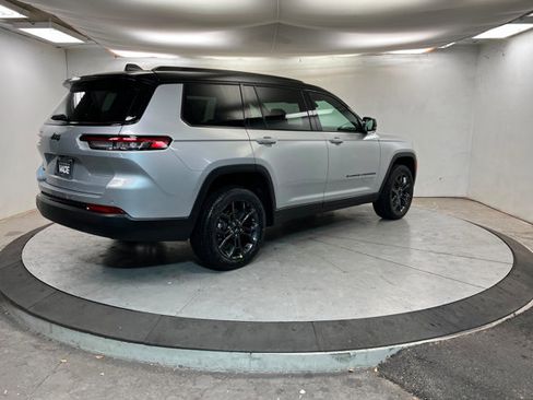 New 2025 Jeep Grand Cherokee L Limited w/ Trailer Tow Package image 5