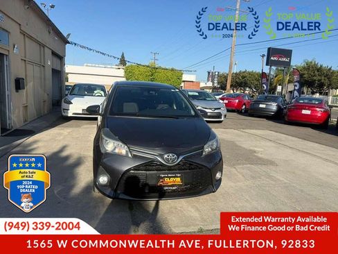 Used 2017 Toyota Yaris SE w/ Carpet Mat Package FWD image 9