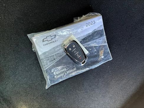Used 2023 Chevrolet Equinox LT w/ Driver Convenience Package image 10