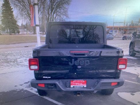 Used 2023 Jeep Gladiator Sport image 14