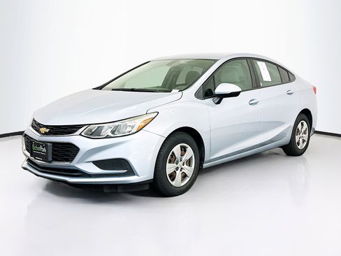 Used 2018 Chevrolet Cruze LS FWD image 3
