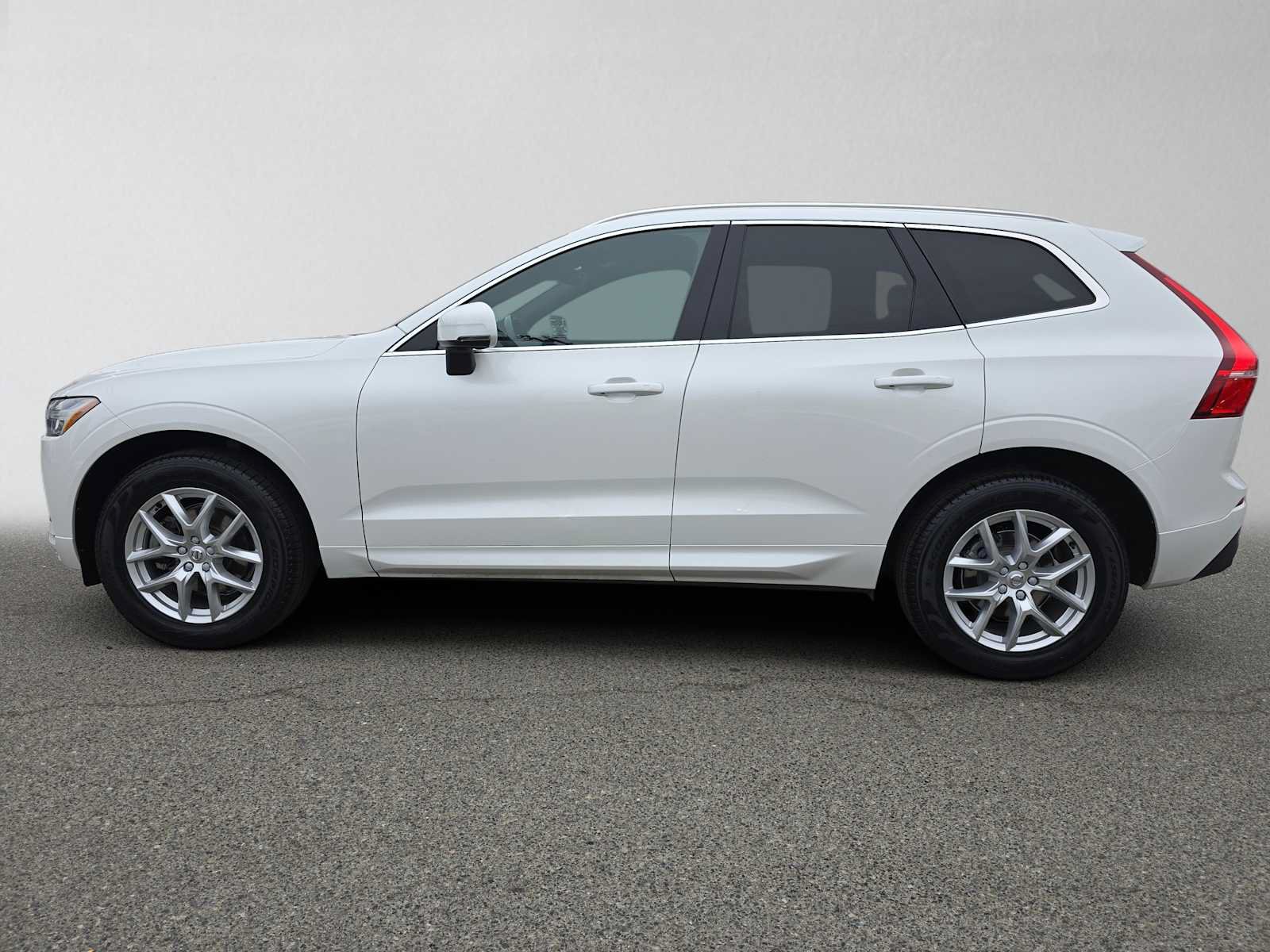 Used 2020 Volvo XC60 T5 Momentum w/ Protection Package AWD/4WD image 6