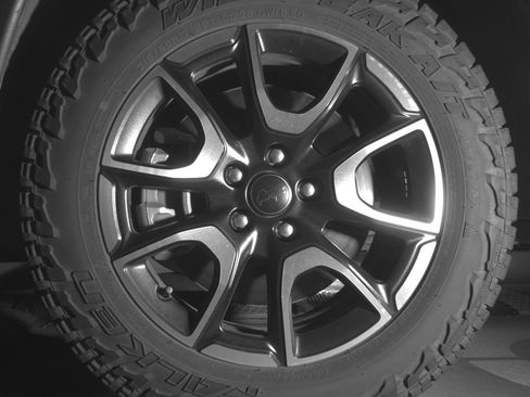 Used 2025 Jeep Compass Trailhawk AWD/4WD image 12