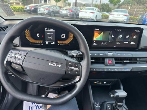 Used 2025 Kia K4 LXS image 8