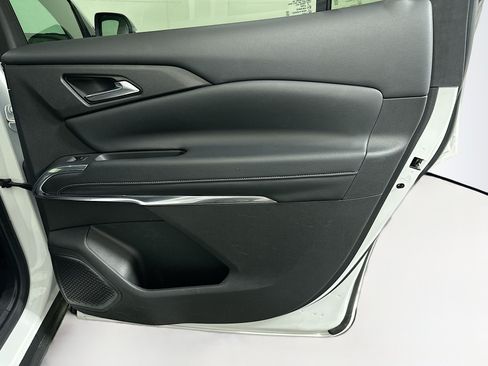 Used 2025 Chevrolet Traverse LT FWD image 33