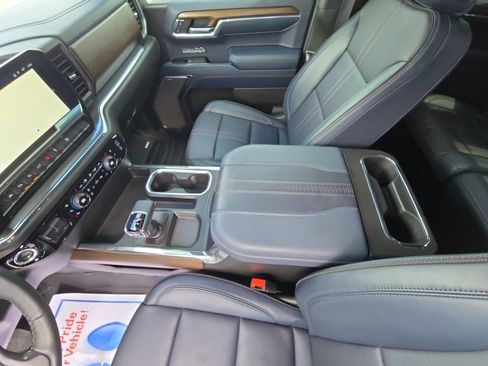 Used 2024 Chevrolet Silverado 1500 High Country w/ Technology Package AWD/4WD image 6