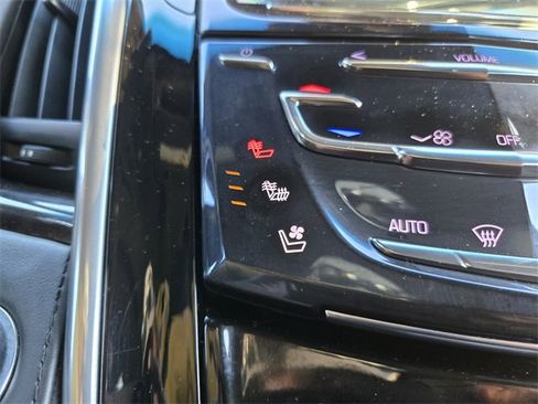 Used 2020 Cadillac Escalade ESV Platinum image 30
