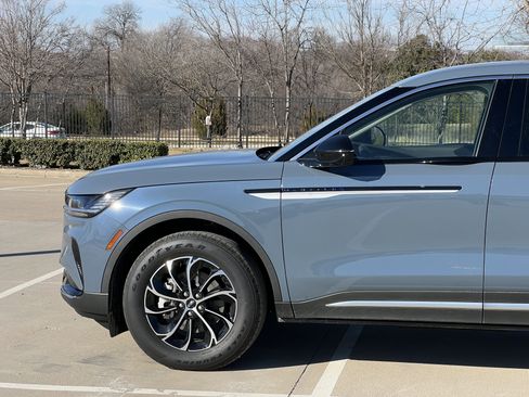 New 2026 Lincoln Nautilus Premier image 5