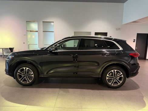 Certified 2025 Audi Q5 2.0T Premium w/ Convenience Package image 2