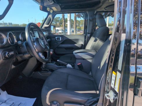 Used 2018 Jeep Wrangler Unlimited Sahara image 16
