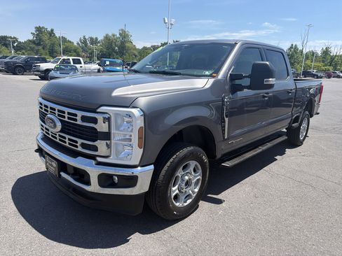 Certified 2025 Ford F250 XLT AWD/4WD image 8