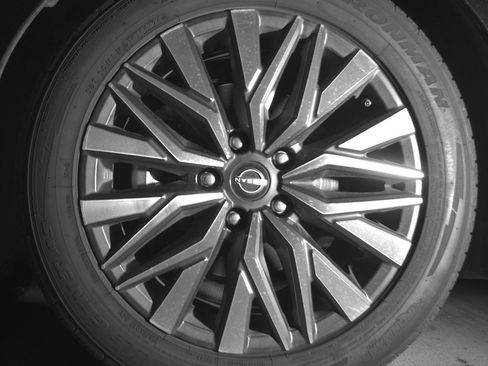 Used 2025 Nissan Altima 2.5 SV FWD image 12