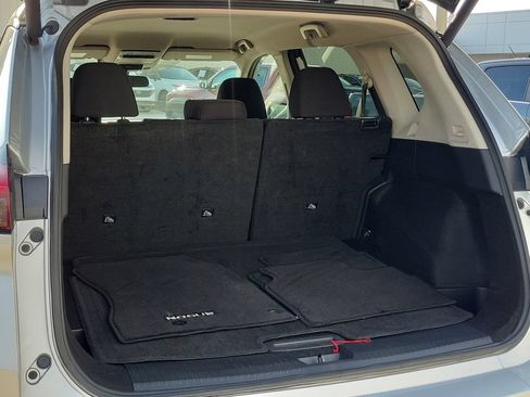 Certified 2025 Nissan Rogue SV FWD image 15