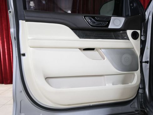 Used 2021 Lincoln Navigator L Black Label w/ Special Edition Package AWD/4WD image 11