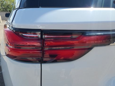 Used 2022 Chevrolet Traverse Premier AWD/4WD image 26
