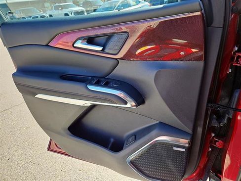 Used 2024 Chevrolet Traverse RS w/ LPO, Floor Liner Package image 15