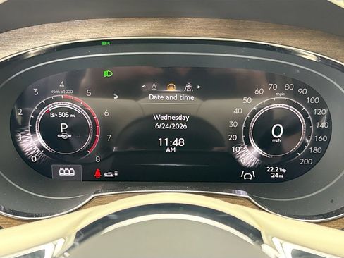New 2026 Bentley Bentayga AWD/4WD image 33