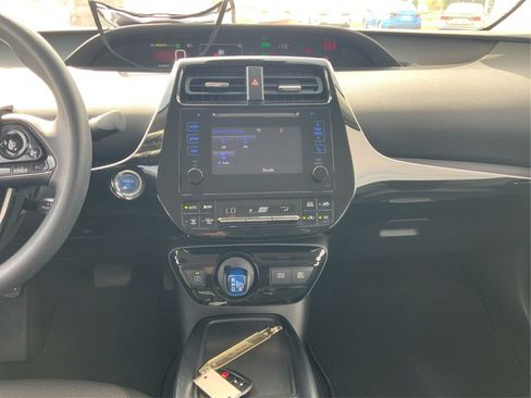 Used 2019 Toyota Prius L Eco w/ Carpet Mat Package image 28