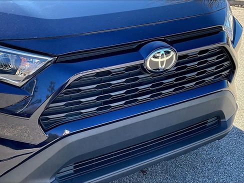 Used 2021 Toyota RAV4 XLE Premium image 31