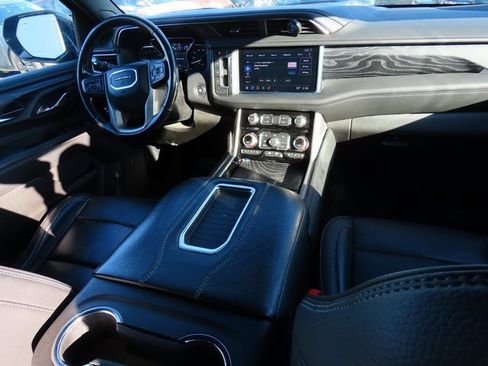 Used 2021 GMC Yukon XL Denali image 16