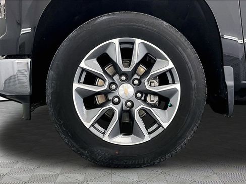 Used 2024 Chevrolet Silverado 1500 LT AWD/4WD image 9