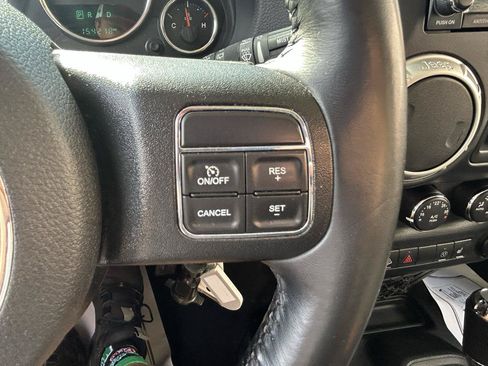 Used 2017 Jeep Wrangler Unlimited Sahara w/ Dual Top Group AWD/4WD image 21