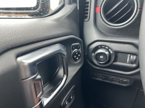 Certified 2025 Jeep Wrangler Unlimited Rubicon w/ Convenience Group AWD/4WD image 18