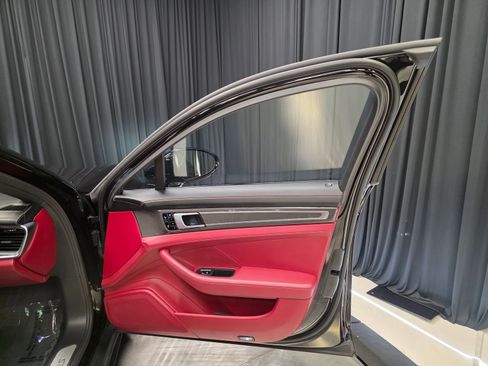 Used 2018 Porsche Panamera 4S image 39