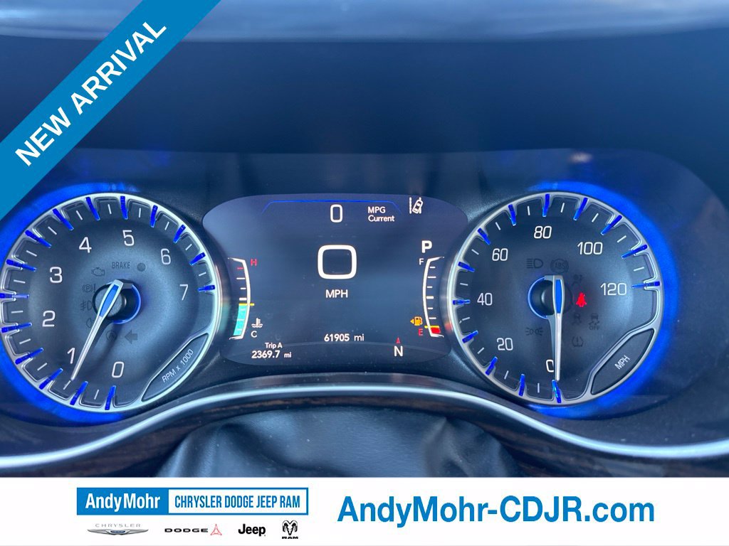 Used 2023 Chrysler Pacifica Limited FWD image 9