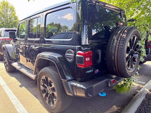 Used 2022 Jeep Wrangler Unlimited Sahara w/ Cold Weather Group image 2