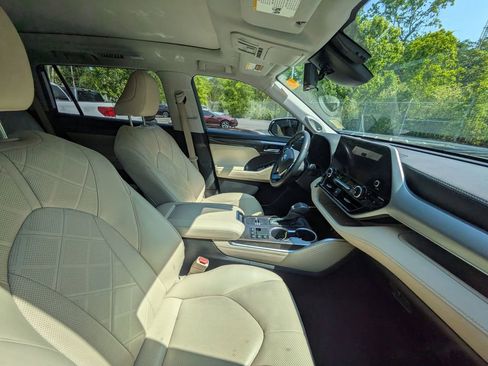 Used 2023 Toyota Highlander Platinum AWD/4WD image 10