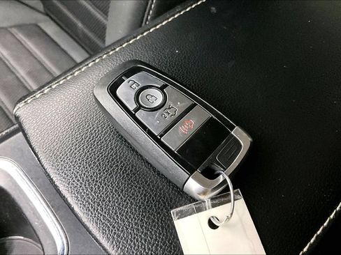 Used 2020 Ford Fusion SE FWD image 12