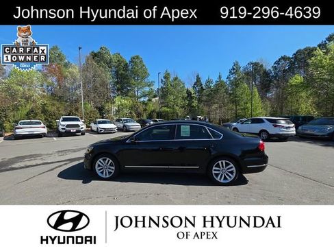 Used 2016 Volkswagen Passat 1.8T SEL Premium image 19