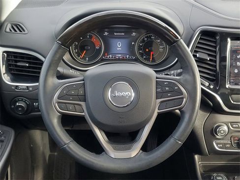 Used 2019 Jeep Cherokee Overland image 30