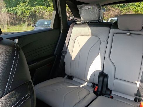 New 2025 Ford Escape SE w/ PHEV Premium Package FWD image 19