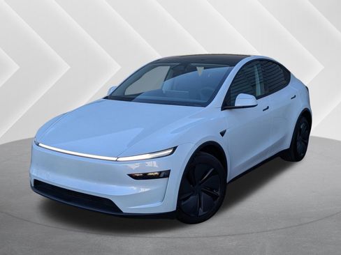 Used 2026 Tesla Model Y Long Range image 1