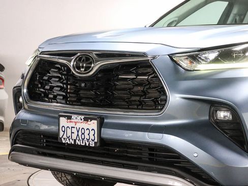 Used 2022 Toyota Highlander Platinum FWD image 8