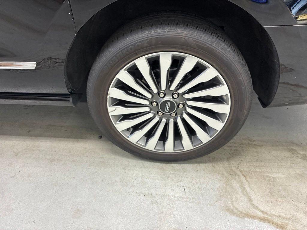 Used 2019 Lincoln Navigator L Reserve w/ Cargo Package AWD/4WD image 34