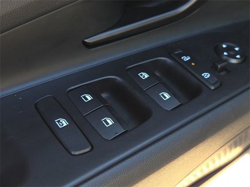 Certified 2025 Hyundai Elantra Sport image 17