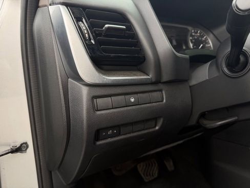 Used 2021 Nissan Rogue SV FWD image 13