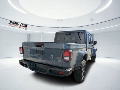 New 2025 Jeep Gladiator Sport image 3