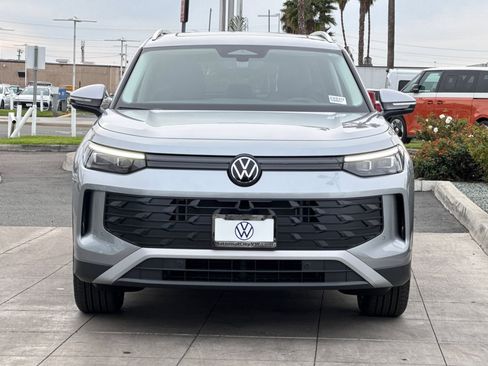 New 2026 Volkswagen Tiguan SE image 3