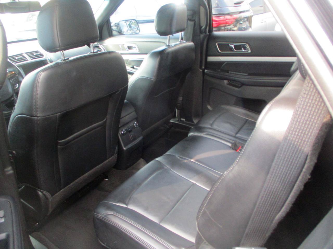Used 2017 Ford Explorer XLT w/ Equipment Group 202A AWD/4WD image 11