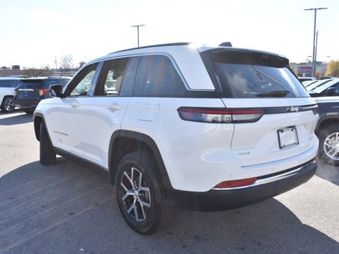 Used 2025 Jeep Grand Cherokee Limited w/ Luxury Tech Group II image 7