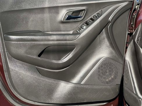 Certified 2022 Chevrolet Trax LT w/ LT Convenience Package image 21