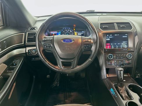 Used 2017 Ford Explorer XLT w/ Equipment Group 202A image 20