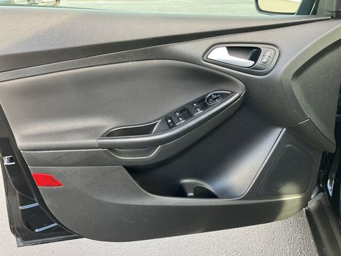 Used 2018 Ford Focus SE image 16