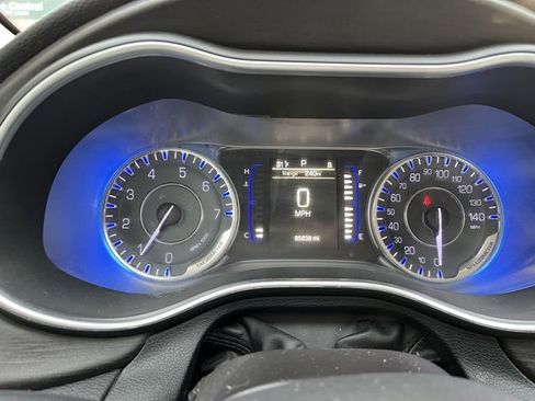 Used 2015 Chrysler 200 Limited image 40