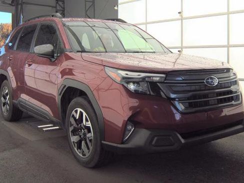 Used 2025 Subaru Forester Premium image 1