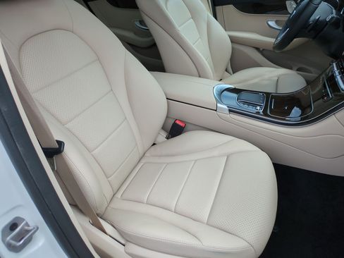Used 2022 Mercedes-Benz GLC 300 image 35